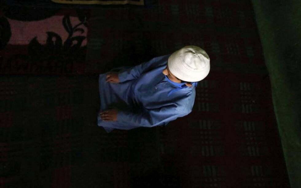 islam musliman vjernik molitva namaz klanjanje apr21 EPAEFE