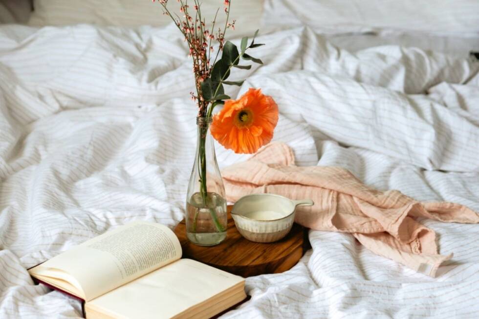maj cvijece krevet sreca proljece spavanje dorucak pexels