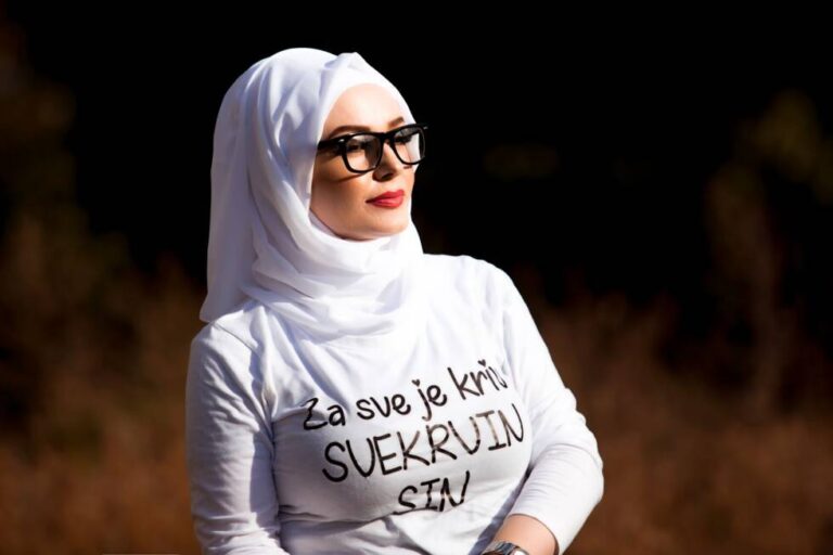 Muhabet sa Razom poručila: Ne stavljaj hidžab da bi udovoljila dečku! (FOTO)