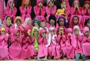 muslimanke djevojcice molitva islam vjera razlike jednakost ljepota EPAEFE