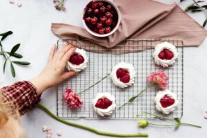 pavlova torta slatkis kolaci ilustracija pexels