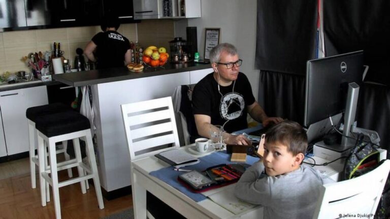 Posao od kuće, djeca na online nastavi: Kako izgleda jedan takav dan