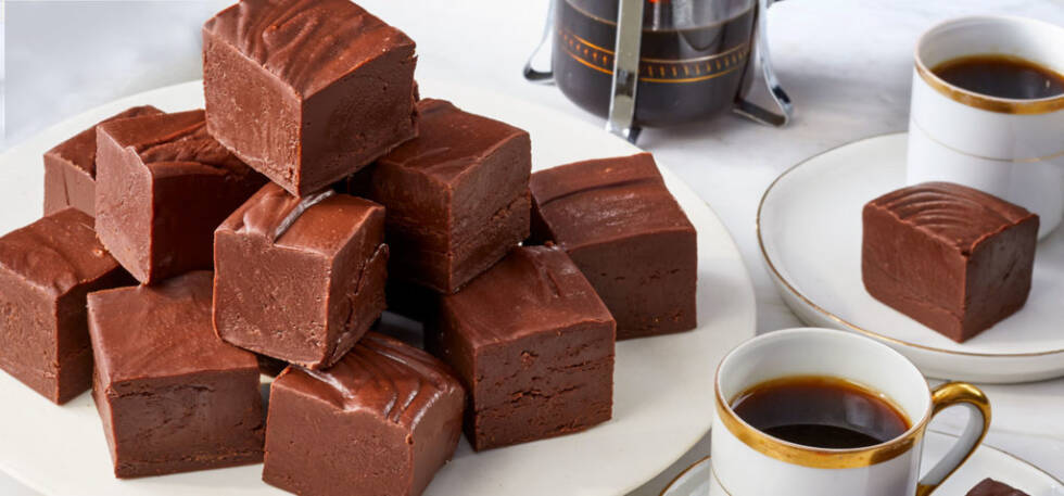 Ghirardelli Classic Fudge 052 1480x690 1024x477 1