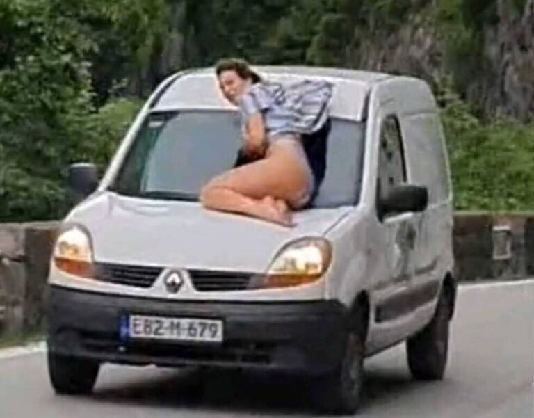 Kroz kanjon Vrbasa na haubi automobila nepoznata osoba vozila ženu