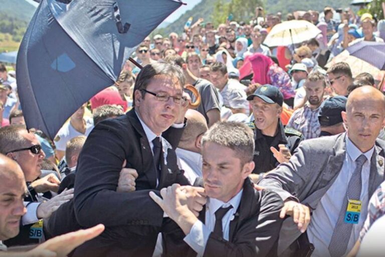 Vučić u Potočarima: Stefanović i BIA podijelili 150 policijskih legitimacija navijačima iz Srbije?