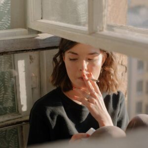 girl joint cottonbro Pexels 1200