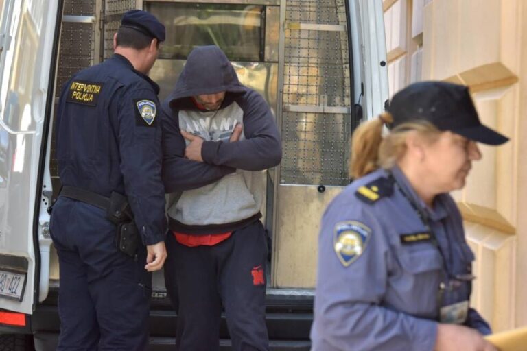 Lažni Adem hodža ih masirao ‘svetom’ vodom, savjetovao da novac lijepe na čelo