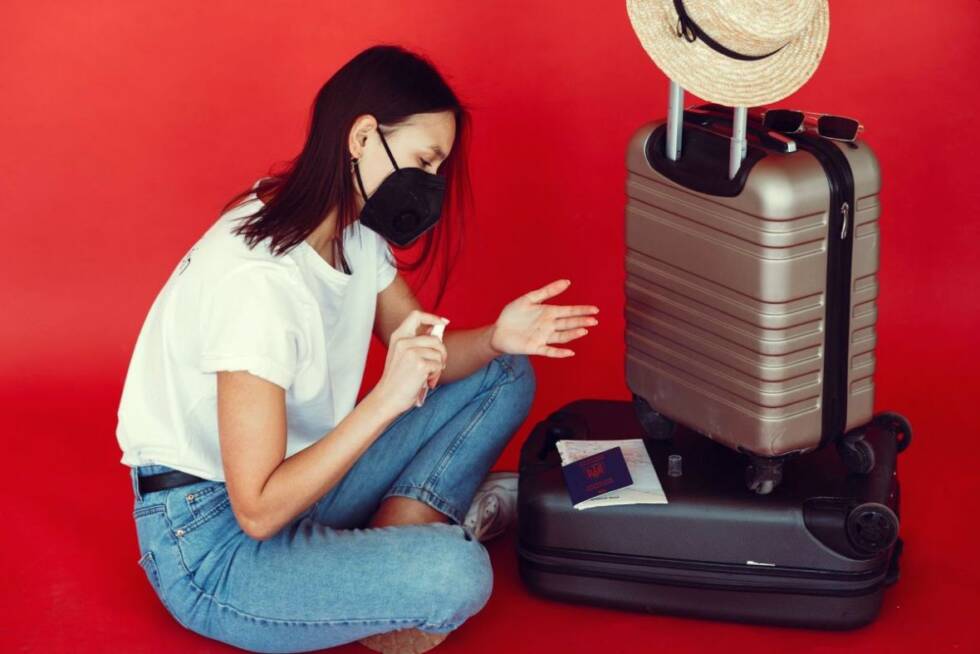 putovanje torbe turisti pasos maska koronacovid pexels