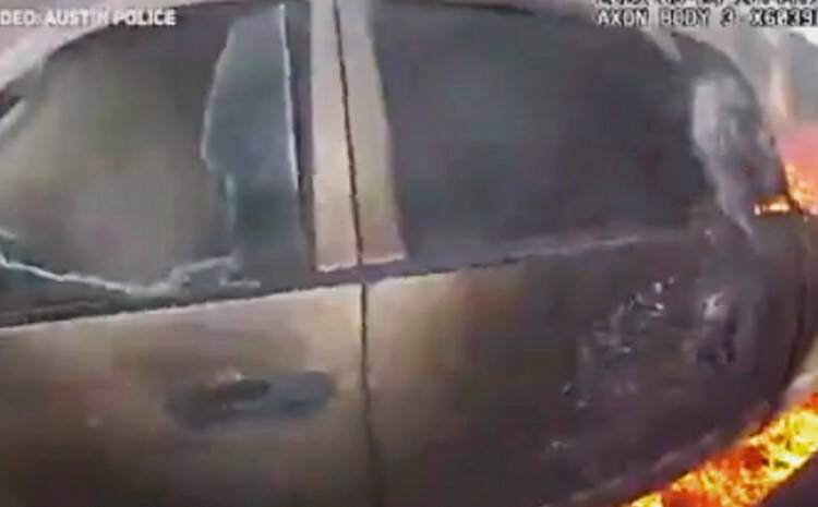 Američki policajci spasili muškarca iz zapaljenog auta par sekundi prije eksplozije