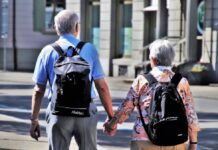 stariji par stari ljudi odlazak maj17 pb