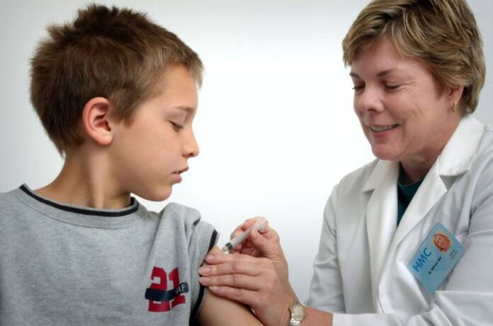 vakcina dijete unsplash