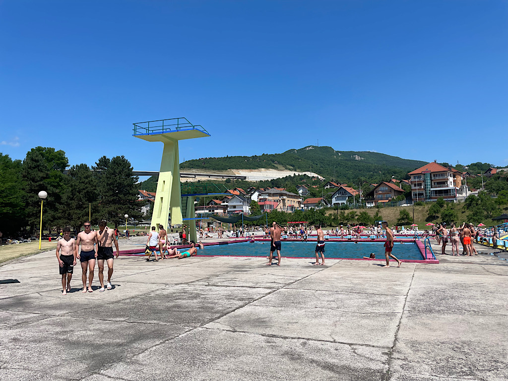 3833FD8D F6AD 4A9F A7A1 A089C2699892