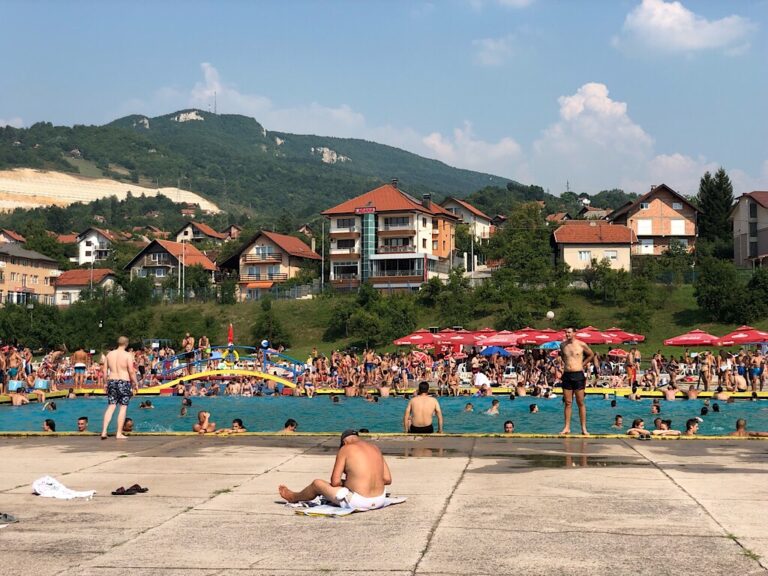 Na gradskim bazenima u Zenici potrebni konobari, pomoćni radnici, šankeri…