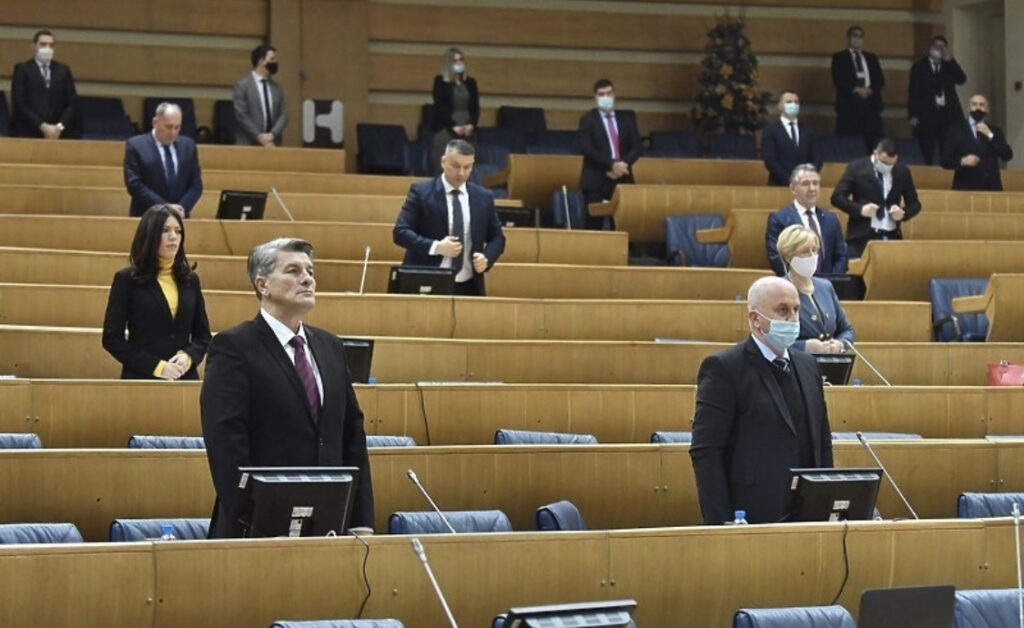 4B75DD3A 6EE2 427F 80AD 8E14FB643005