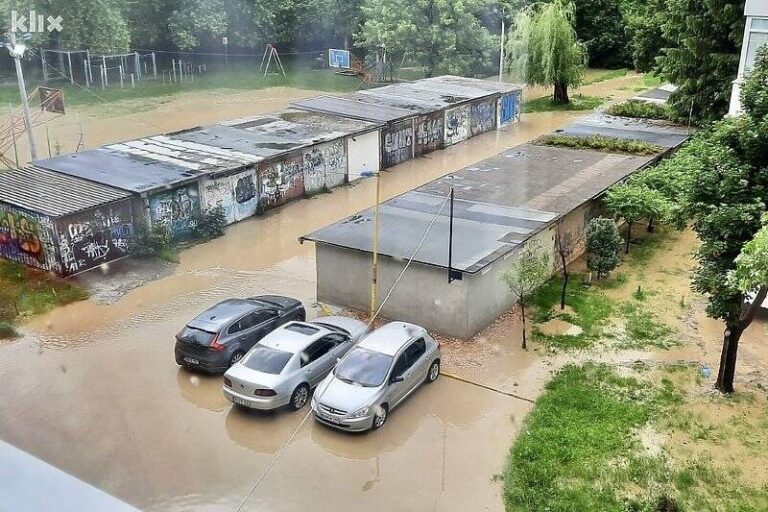 Jako olujno nevrijeme u Tuzli, ulice poplavljene za nekoliko minuta