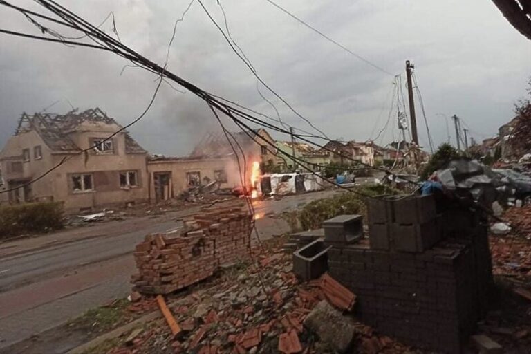 Tornado protutnjao Češkom i ostavio pet mrtvih i apokaliptične scene