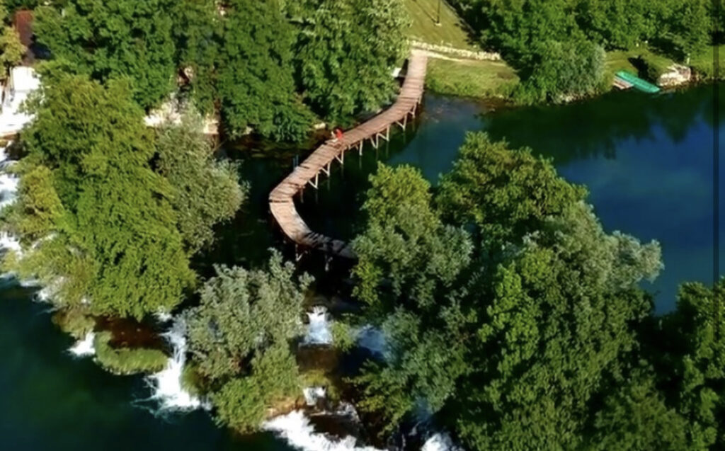 B023D09B BF90 42A2 A31A 50E43236F3BE