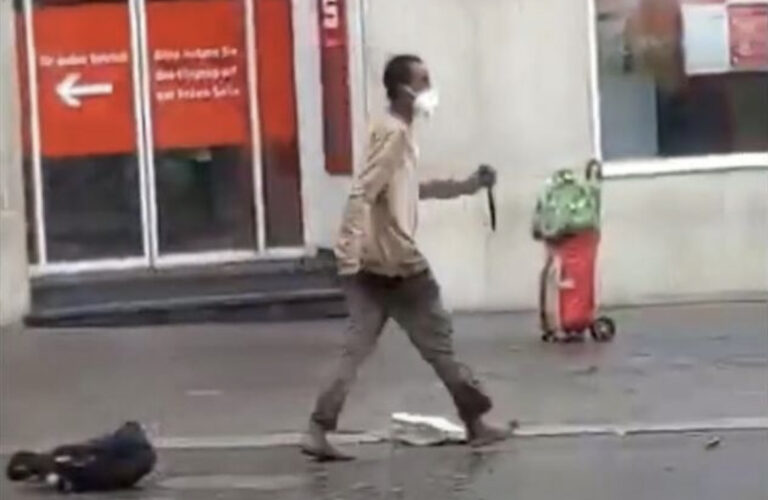 Objavljen snimak napada u Njemačkoj: Ovo je muškarac koji je nožem ubio tri osobe (VIDEO)