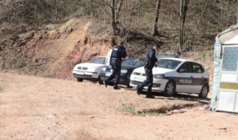 Tragedija: Djevojka pronađena mrtva u crvenom Fordu