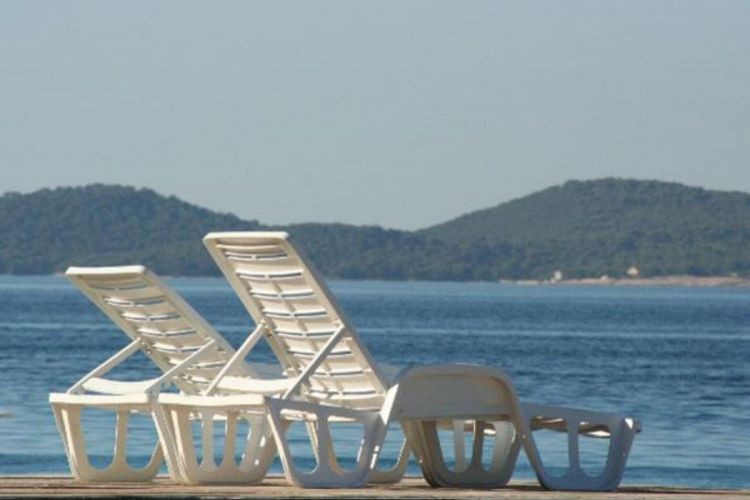Novi incident na plaži u Albaniji, izgorjelo 60 ležaljki