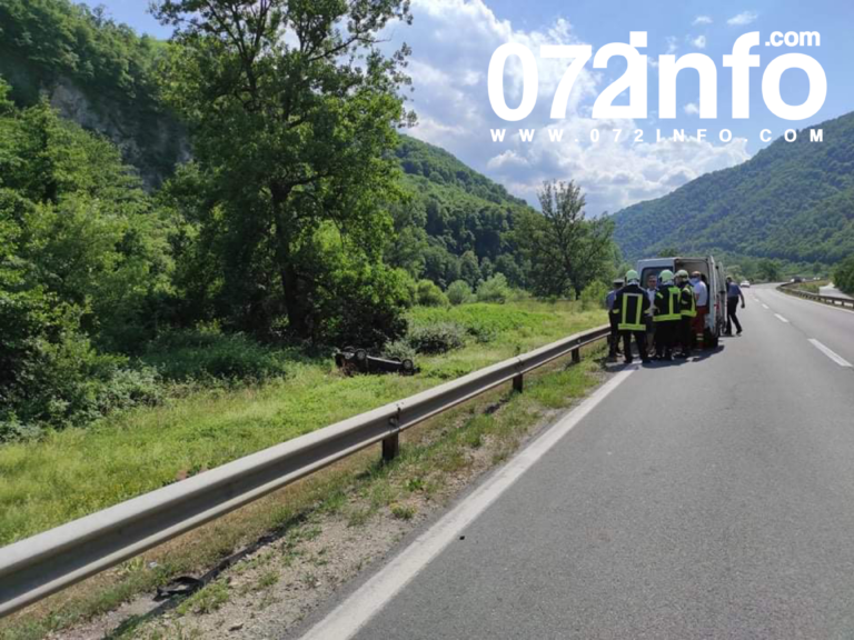 TEŠKA NESREĆA NA M-17 KOD ZENICE: U prevrtanju Pežoa povrijeđeni žena i dijete (FOTO)