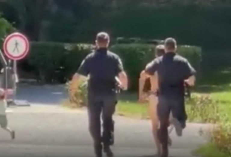 Dvojica policajaca ganjala golog muškarca (VIDEO)