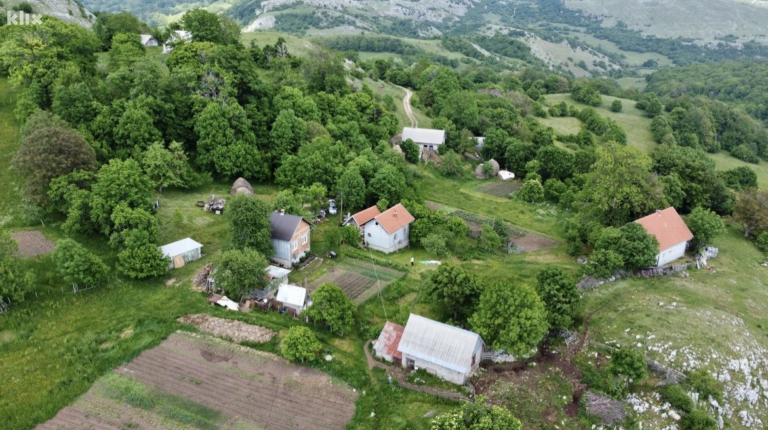 Život četvero povratnika u Mladićevom rodnom kraju: S komšijama se slažu, ali neke teme ne spominju