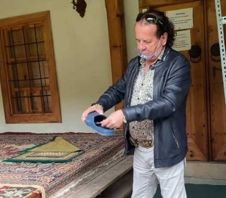 Brajlović u svom stilu: Ostavio 100 KM u papuči džematlije