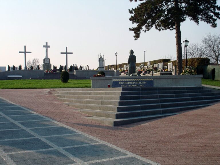 Strava u regiji: Muškarca i ženu pronašli mrtve na parkingu groblja