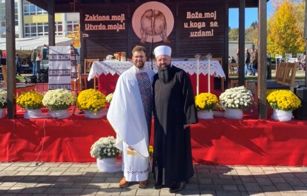 hodza i fratar iz prozora 5