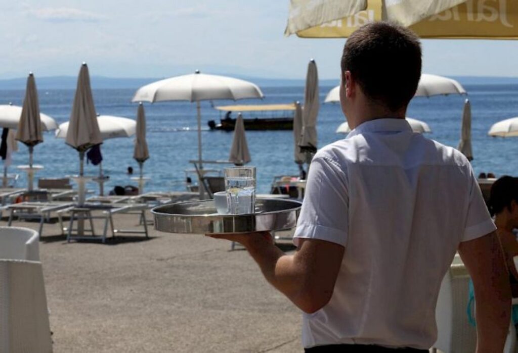 konobar jadran hrvatska posaouturizmu