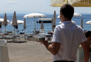 konobar jadran hrvatska posaouturizmu