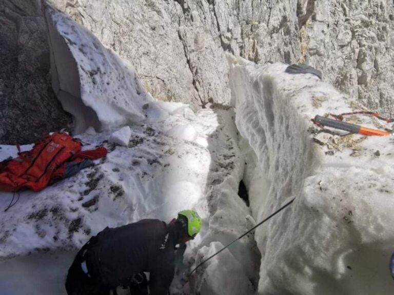 Dok je kod nas vruće na nekoliko sati vožnje od BiH, čovjeka zatrpao snijeg