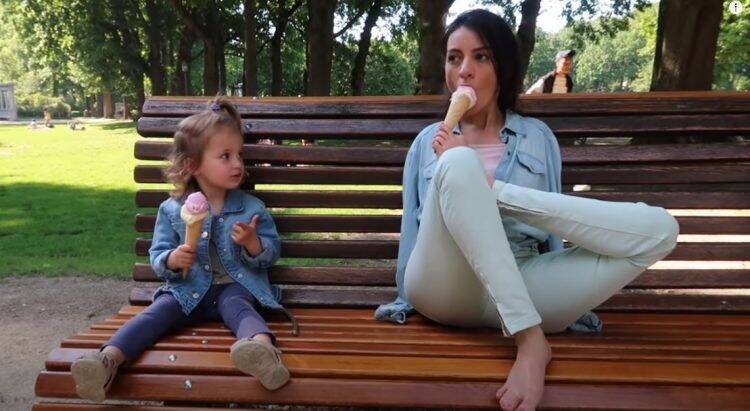 Inspirativna Sarah je rođena bez ruku: Kuha, slika i sprema kćerku za školu