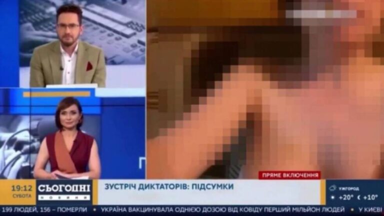 Novinar se javio u program uživo, a njegova gola djevojka okrenula kameru