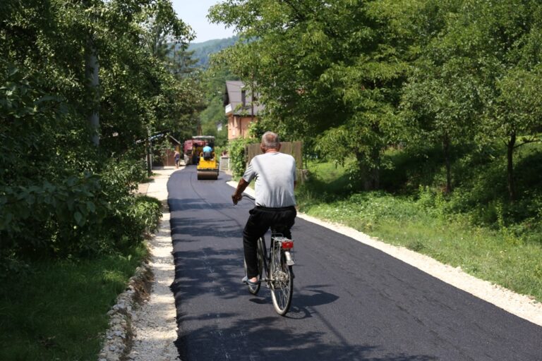 Mještani Dolipolja od sutra će imati asfaltirani put