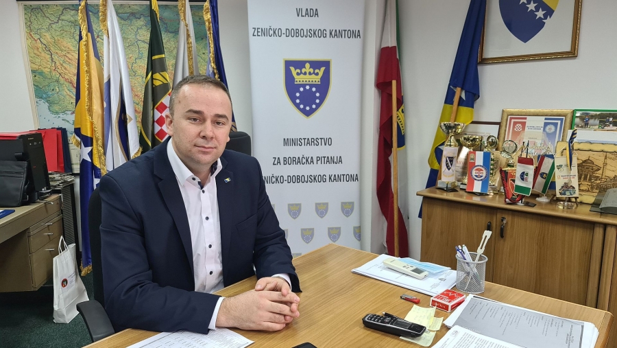 34F44B01 4800 4A0B B7F4 B537DF2F3320