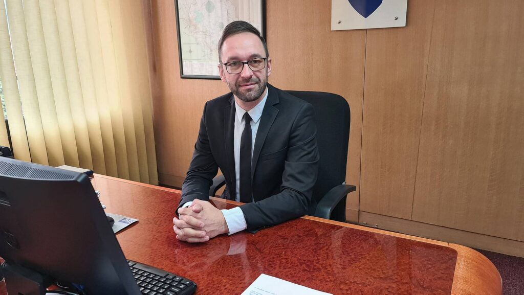 86911C6F 5EFA 40A4 A90F 2FDE116CDB42