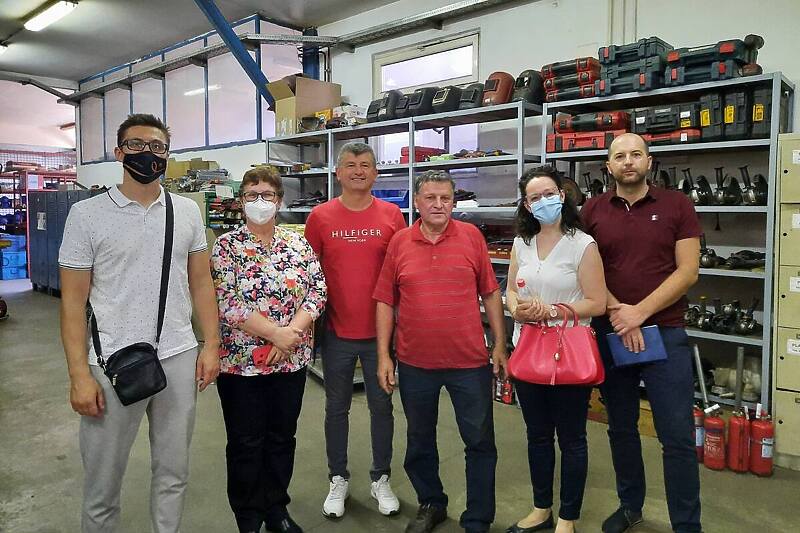 BDA7D913 309C 44D0 8293 18DE29808D9B