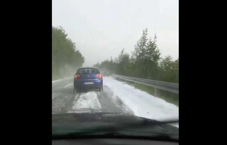 Nevjerovatni prizori iz BiH: Grad prekrio cestu, kao da je januar