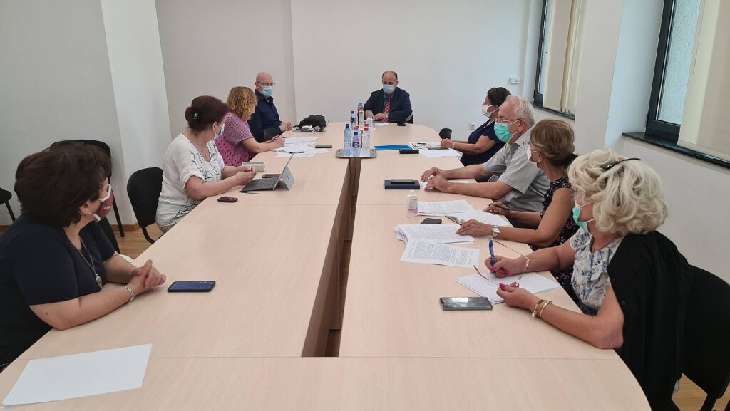 EDDAA704 3665 40AB 82CD EADA5C982F43