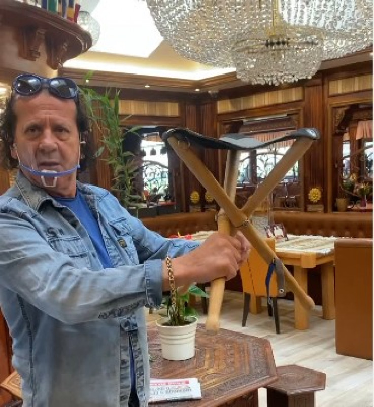 FB84EEE0 AC55 4ECB 82ED CECF01D2E93A