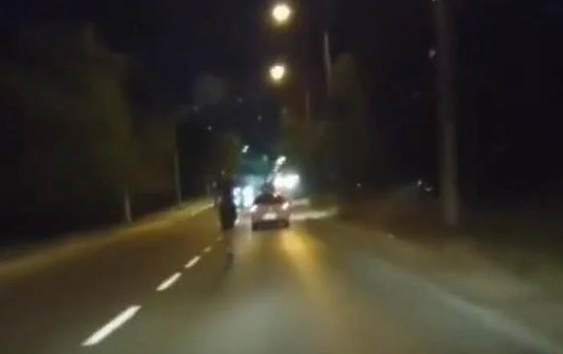 SAMO U BIH: Muškarac vozio električni romobil brzinom od 70 km/h i preticao automobile