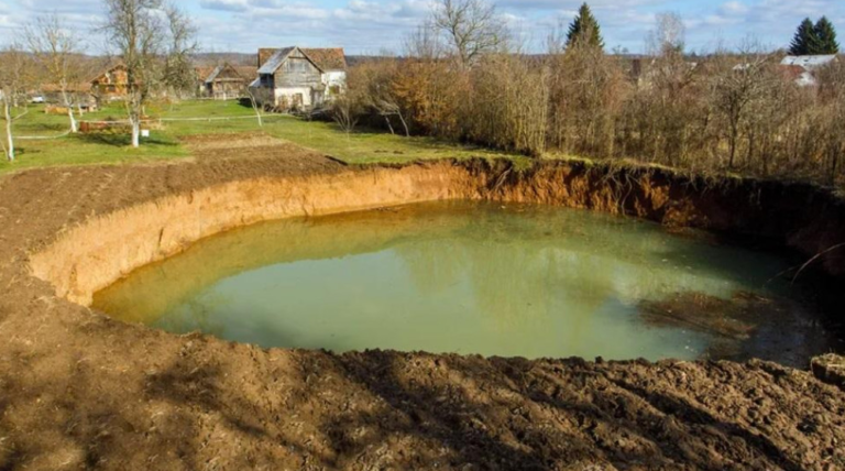 Hrvatska, zemljotres i neobične pojave: Selo u kojem je zemlja postala „švajcarski sir”