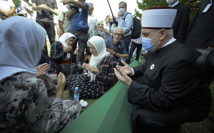 Reis Kavazović: Srebrenica je mjesto pamćenja i sjećanja na nevino ubijene ljude pred očima cijele Evrope