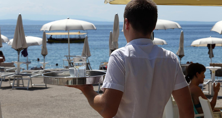 Hrvatski konobari otkrili šta ih najviše nervira kod gostiju: “Grle te, a bakšiš ne ostave”