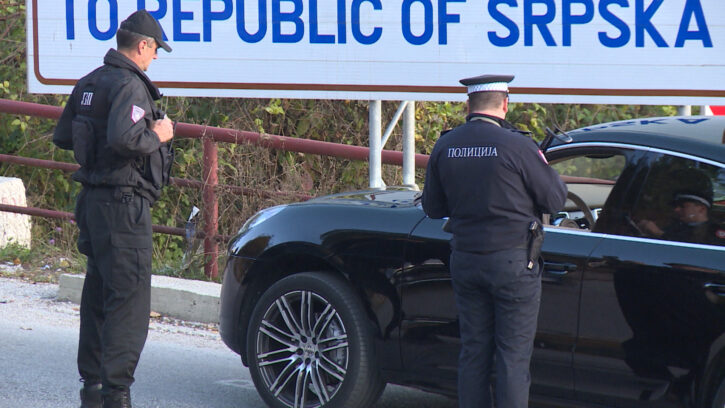 policija mup rs republika srpska terenac policajci 225419 725x408 1