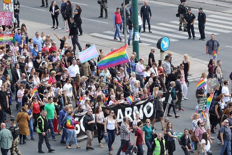 16D736B8 D4B1 4F22 A314 A41E89D47C75