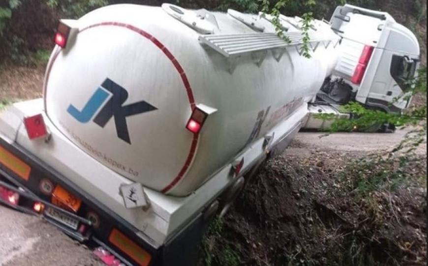 19AC9B0F 6970 419B AB02 FC3893FED9D3