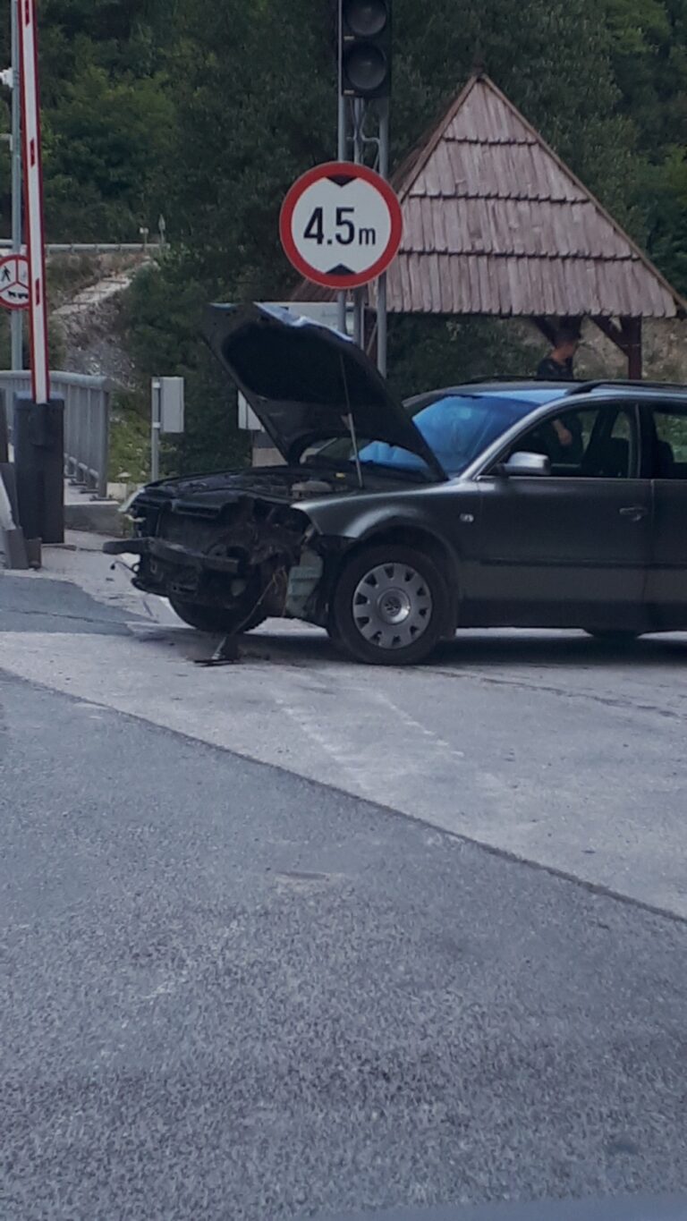 Nesreća na magistralnom putu M-17 kod Vranduka